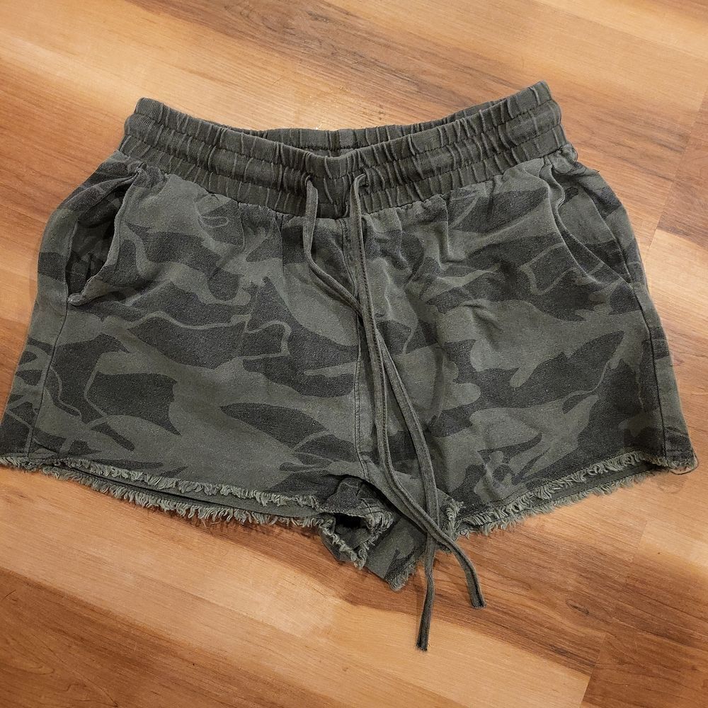 Camo shorts, Small  